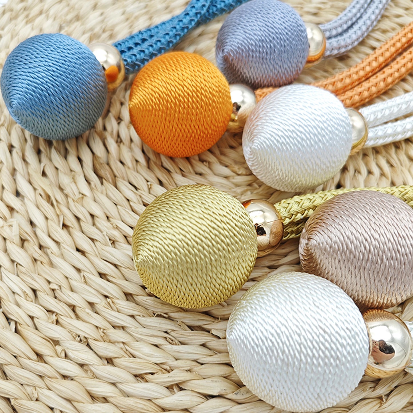 Amarras de Cortina – 2 Peças Luxuosas com Esferas Decorativas para Ambientes Clássicos e Modernos